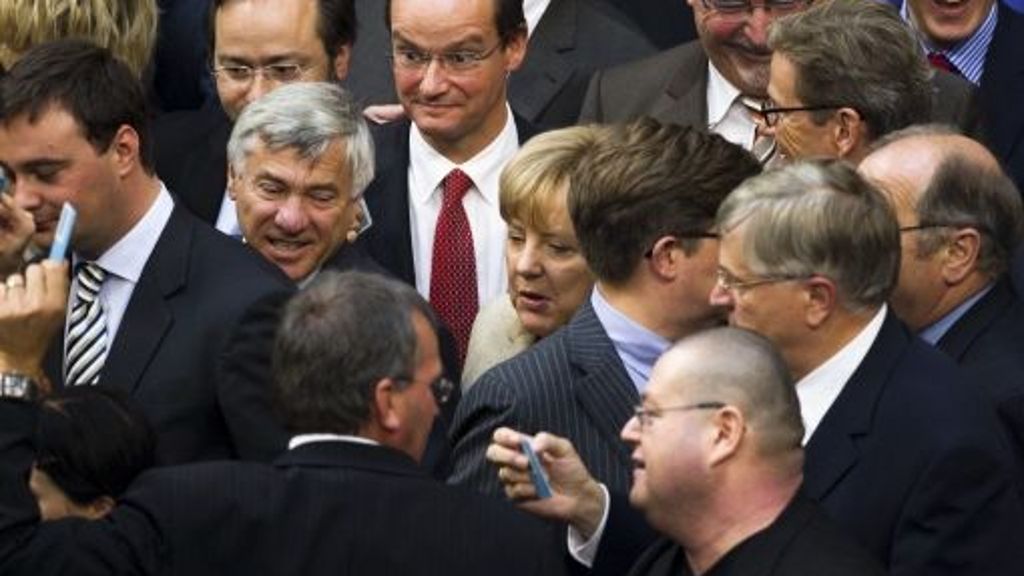 Euro-Abstimmung: Bundestag billigt erweiterten Euro-Rettungsschirm