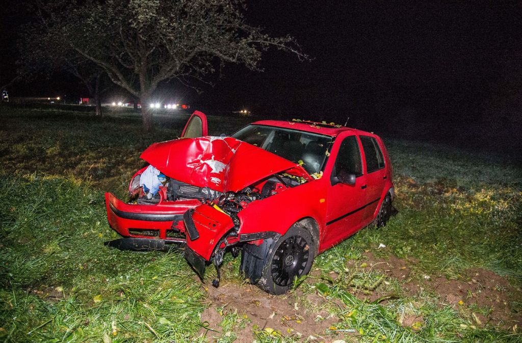 Der VW Golf nach dem Unfall am Mittwochabend.