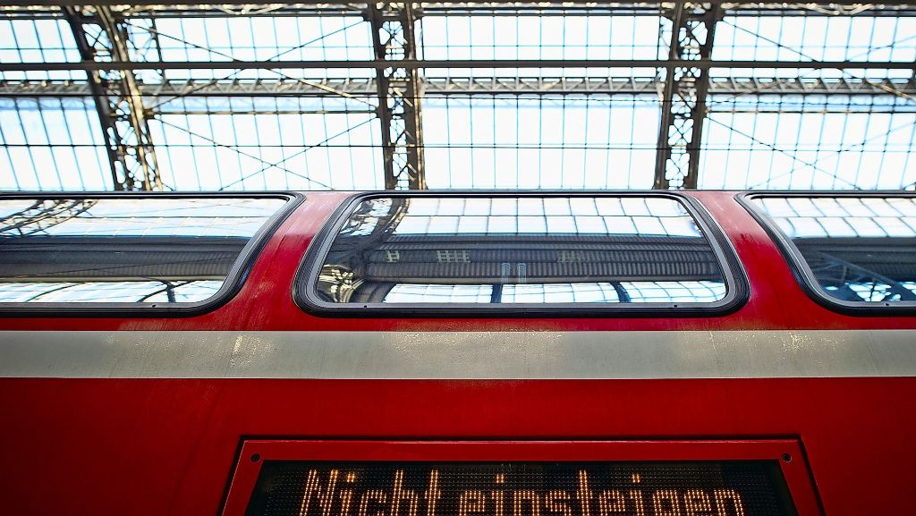 Großeinsatz im Kreis Sigmaringen: 19-Jähriger sitzt mit Waffe im Regionalzug