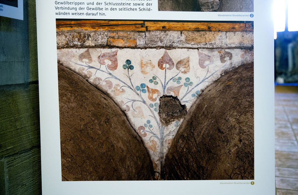 Die Wandmalereien, die in den Gewölben des Münsters entdeckt wurden, sind für die Öffentlichkeit nicht zugänglich. Sie werden in der Ausstellung aber erstmals auf Fotos gezeigt.