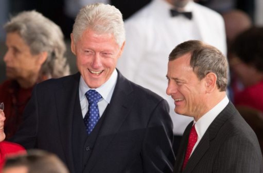 Der ehemalige US-Präsident Bill Clinton (links)