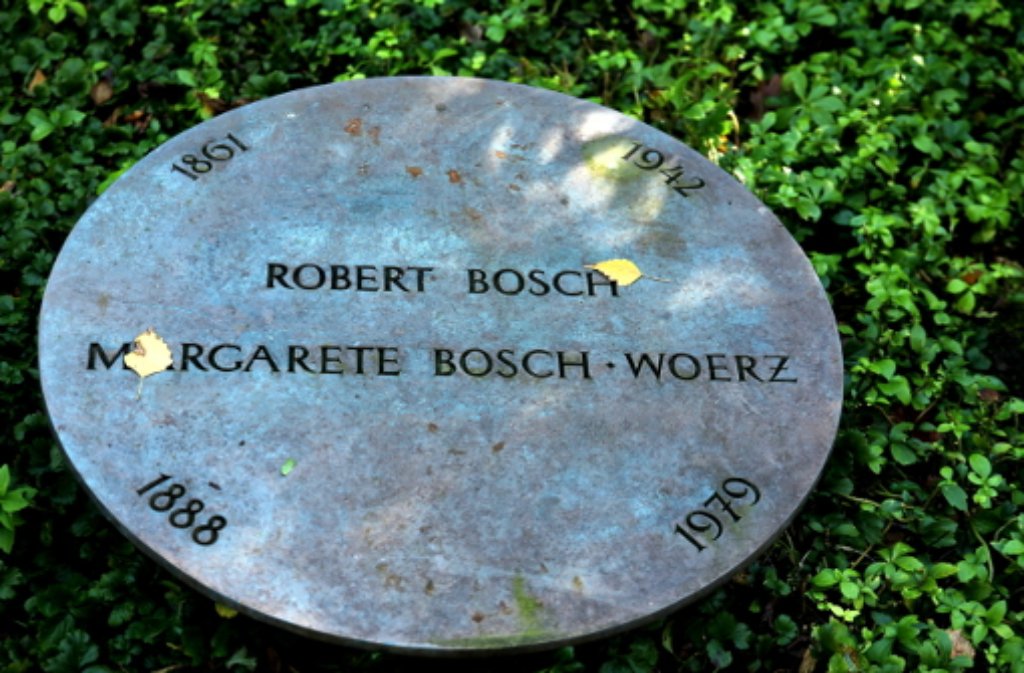 ... auf dem großen Gelände im Degerlocher Wald auch der Industrielle Robert Bosch und der Unternehmer Eduard Breuninger ihre letzte Ruhe gefunden.