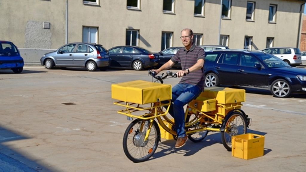 Neue Postgefährte in Luginsland: Der Postbote bringt die Briefe mit dem Dreirad
