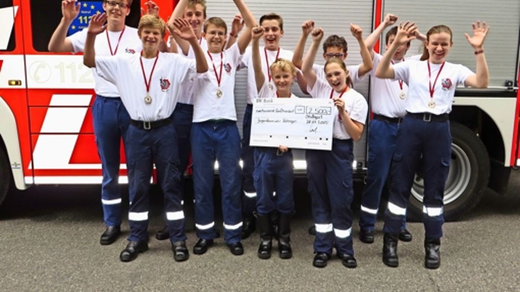 Spende in Vaihingen: Bank ehrt  Feuerwehrjugend