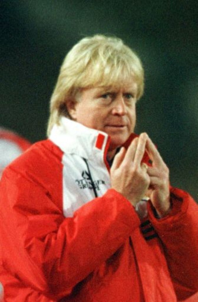 Viel Ärger, wenig Erfolg: Bei Winfried Schäfer und dem VfB ist von Anfang an der Wurm drin. Nach der Hinrunde ist 1998 Schluss.