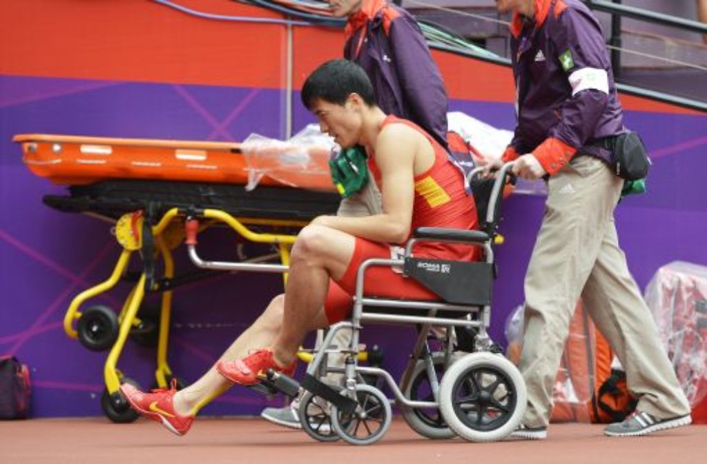 Olympischer Pechvogel: Der chinesische Hürdenstar Liu Xiang stürzte im Vorlauf am ersten Hindernis und schied aus. Der frühereWeltrekordler und Olympiasieger von 2004 musste schon bei den Spielen in Peking vor vier Jahren im Vorlauf aufgeben.