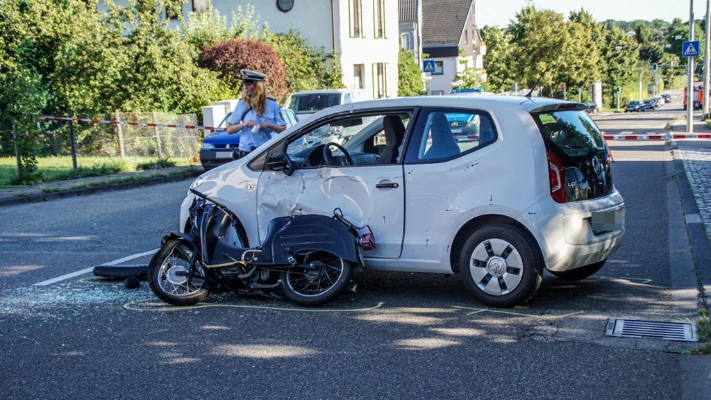 Stuttgart-Degerloch: Rollerfahrer übersehen und schwer verletzt