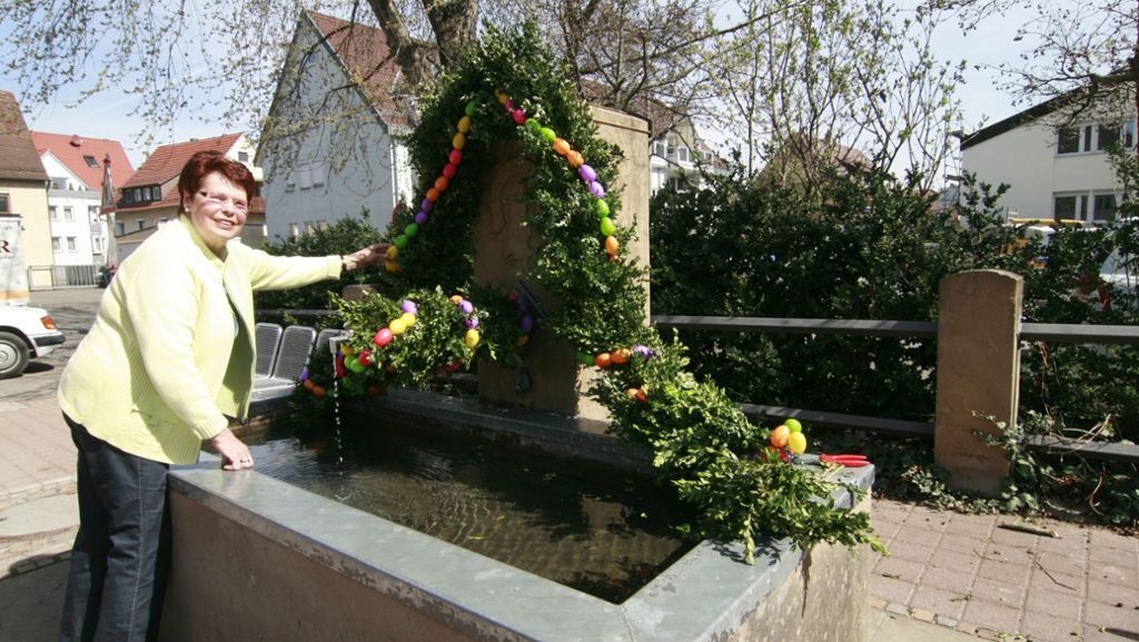 Osterbrunnen in Stammheim: Zwei  Ständchen für den geschmückten Wasserspender