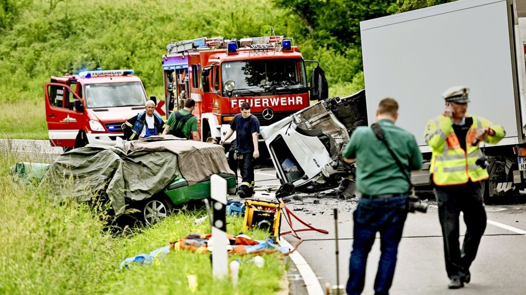 Verkehrsunfall zwischen Waldenbuch und Steinenbronn: Zwei Tote bei Frontalkollision