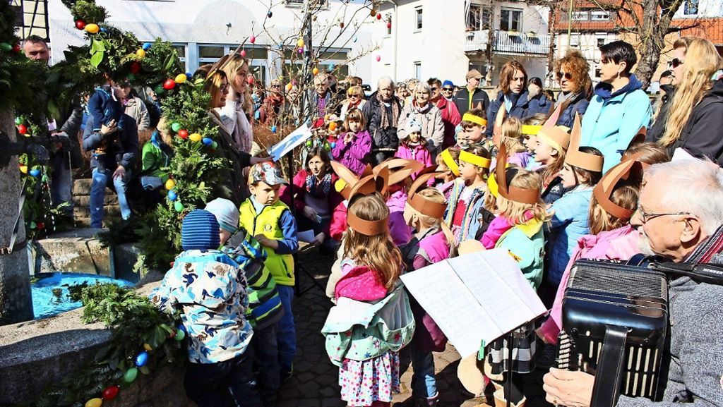 Leonberg: Brunnenfest in Gebersheim: 160 Bauernbrote und viele bunte Eier