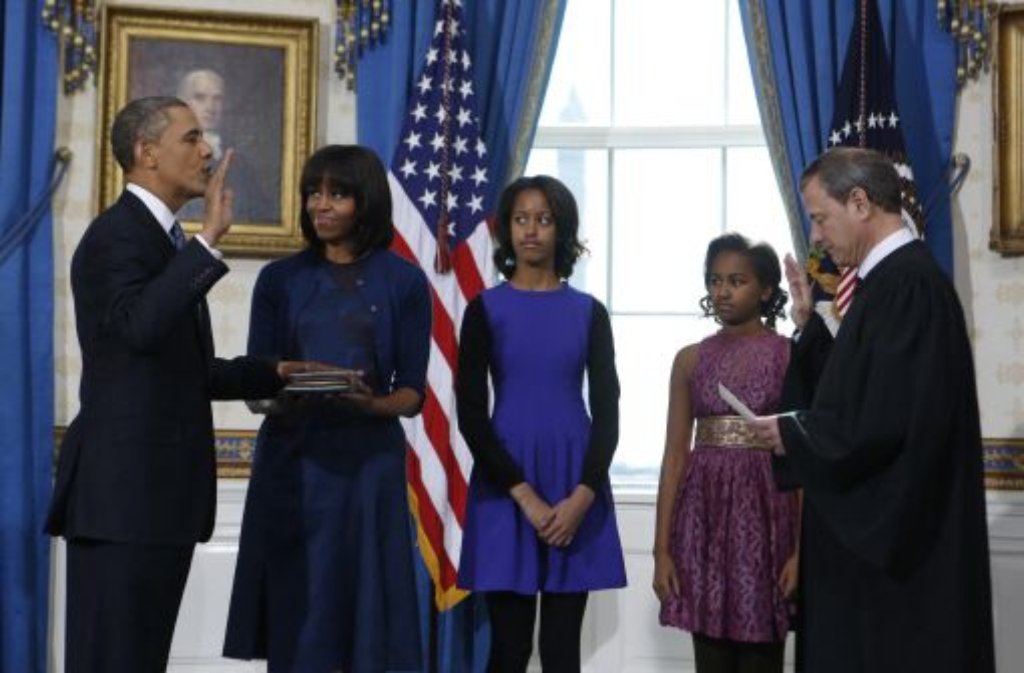 Malia (Mitte) und Sasha (zweite von rechts) am 20. Januar 2013 bei der Vereidigung ihres Vaters Barack Obama.