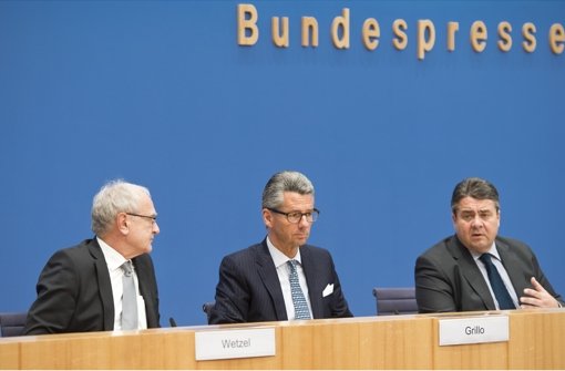 Three men, one goal (from left): IG Metall leader Detlef Wetzel, BDI boss Ulrich Grillo and Federal Minister of Economics Sigmar Gabriel Photo: Photo library 