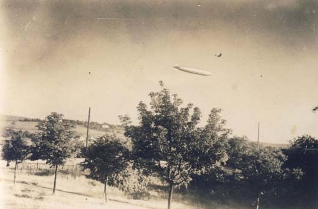Der Zeppelin über Stuttgart in den 1930er Jahren.