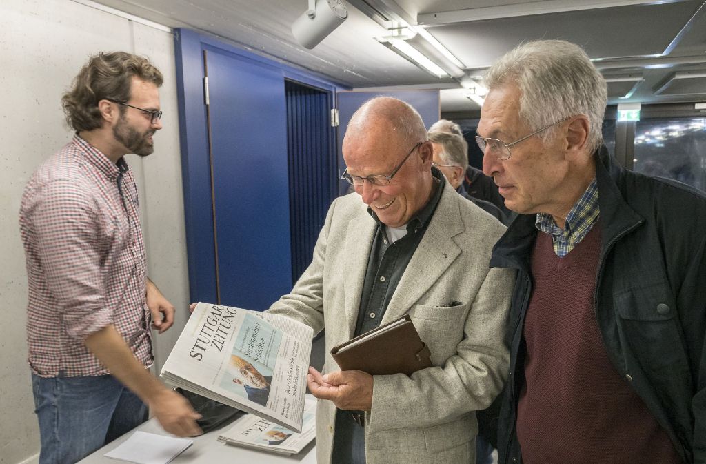 Am Ausgang gab es für die Besucher die Ausgabe der Stuttgarter Zeitung für den nächsten Tag – frisch aus der Druckerpresse.
