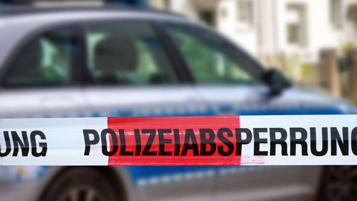 Bei Ehingen: Seniorin stirbt nach Zusammenstoß von Auto und Lastwagen