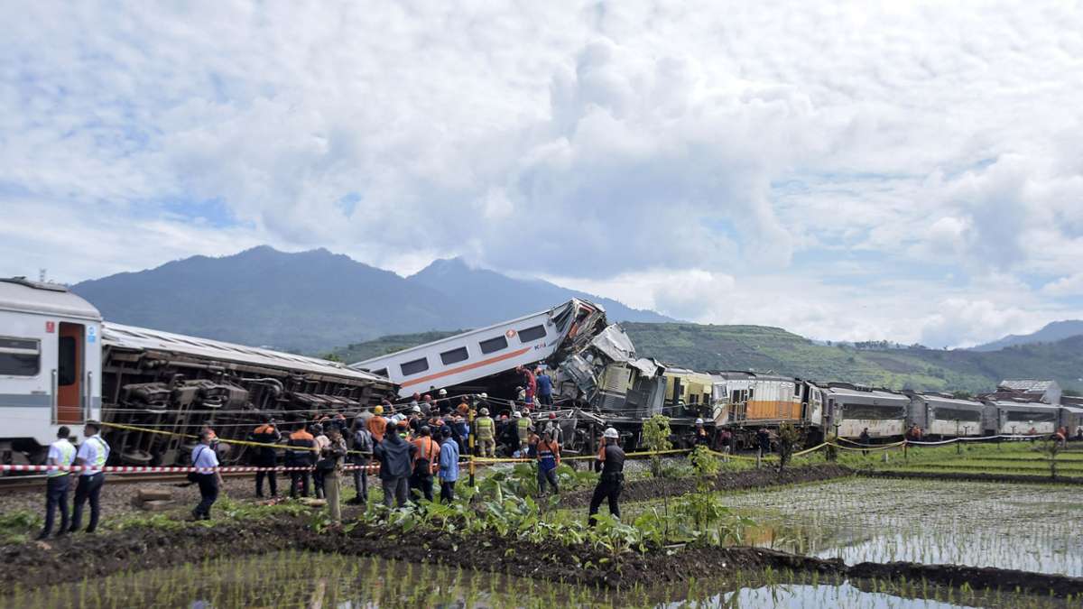 Frontalzusammenstoß in Java: Vier Tote und viele Verletzte bei Zugunglück in Indonesien