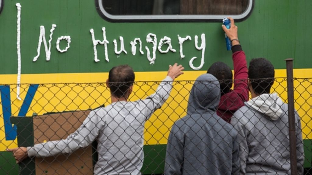 Ungarn: Flüchtlinge wollen Zug nicht verlassen
