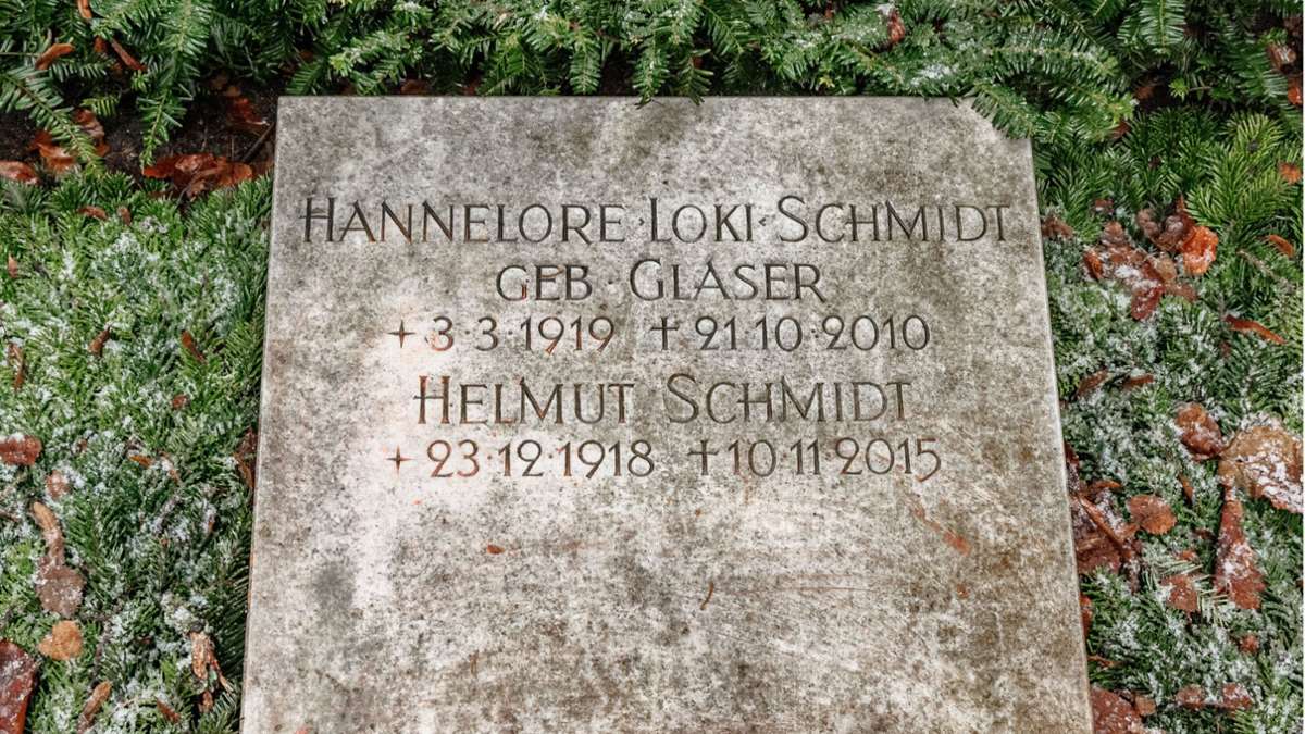 Hamburg: Unbekannte beschmieren Grab von Helmut Schmidt mit Hakenkreuzen