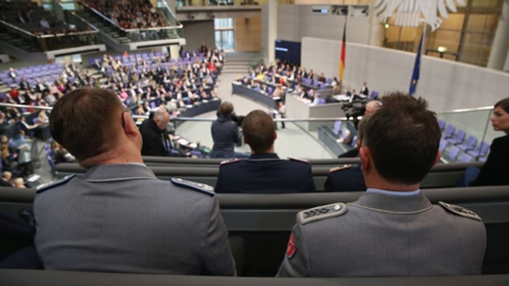 Bundeswehreinsatz in Syrien: Bundestag beschließt Anti-IS-Einsatz