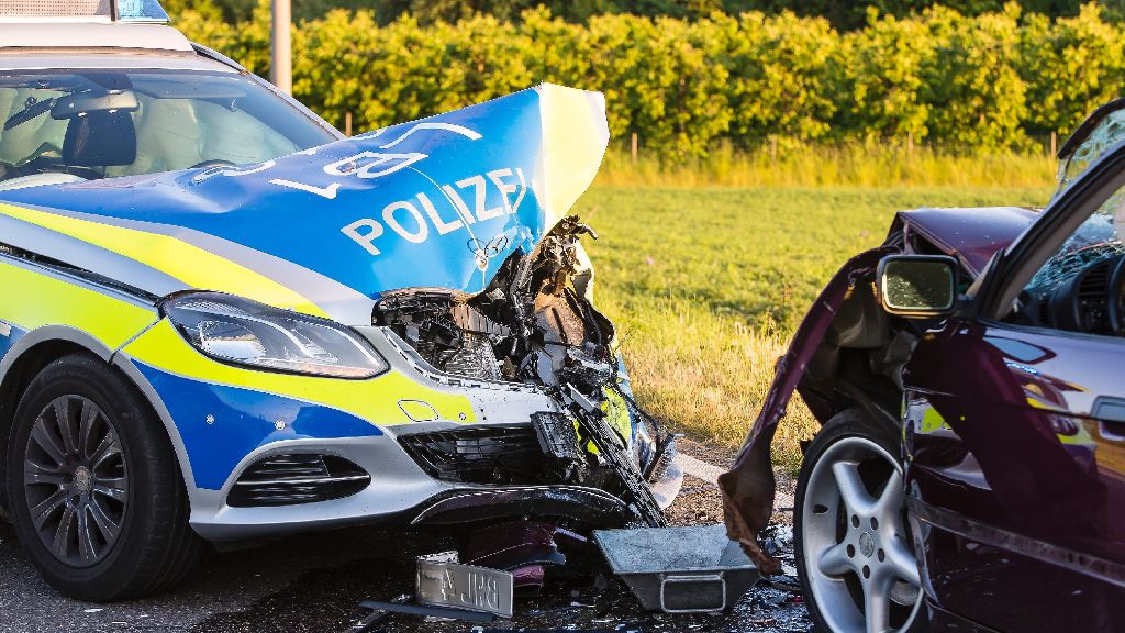 Kirchheim: Polizeiauto gerät in Gegenverkehr