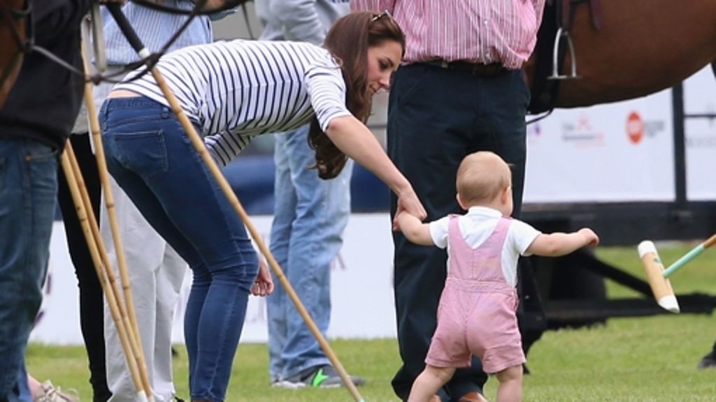 Herzogin Kate: Baby George macht erste Schritte beim Polo