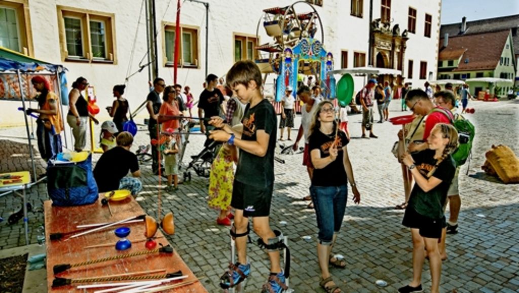 Familienfest: Der Schlossplatz wird zum Gauklermarkt