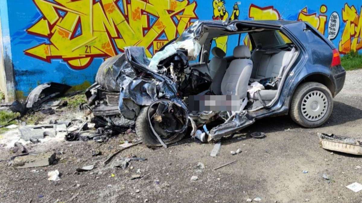 Kochertalbrücke im Kreis Schwäbisch Hall: 19-jähriger VW-Fahrer kracht gegen Brückenpfeiler und stirbt