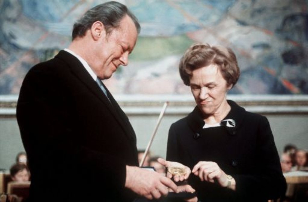 1971: Für seine Ostpolitik erhält Willy Brandt den Friedensnobelpreis.