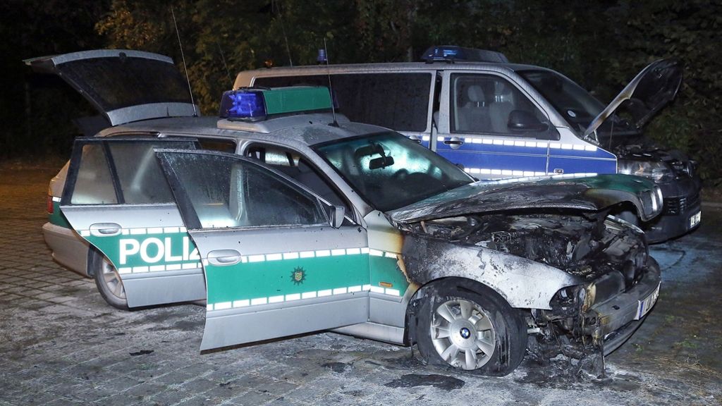 Vor Einheitsfeier in Dresden: Brandanschlag auf Polizeiwagen