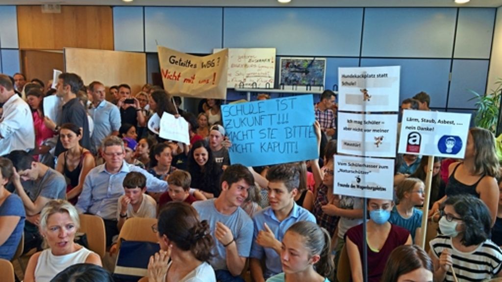 Protestaktion im Bezirksbeirat: Entscheidung übers Wagenburg ist vertagt