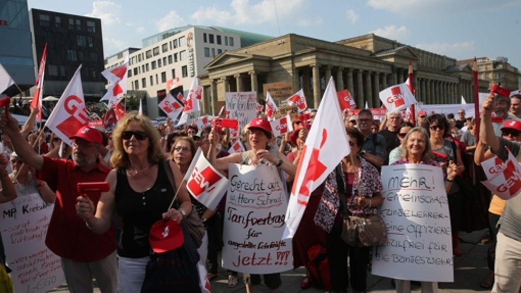 Warnstreik  in Stuttgart und Tübingen: Unmut auf den Straßen und im Parlament