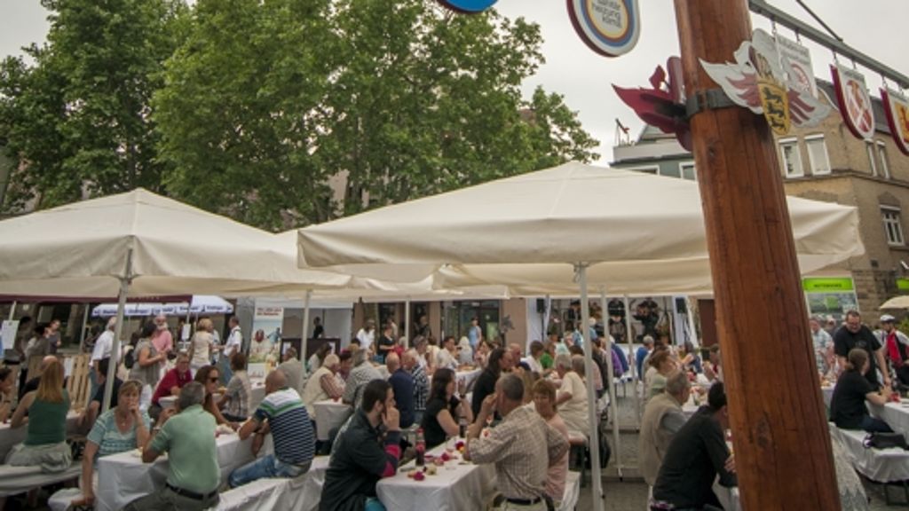 Marktplatz in Bad Cannstatt: Abendmarkt ein voller Erfolg