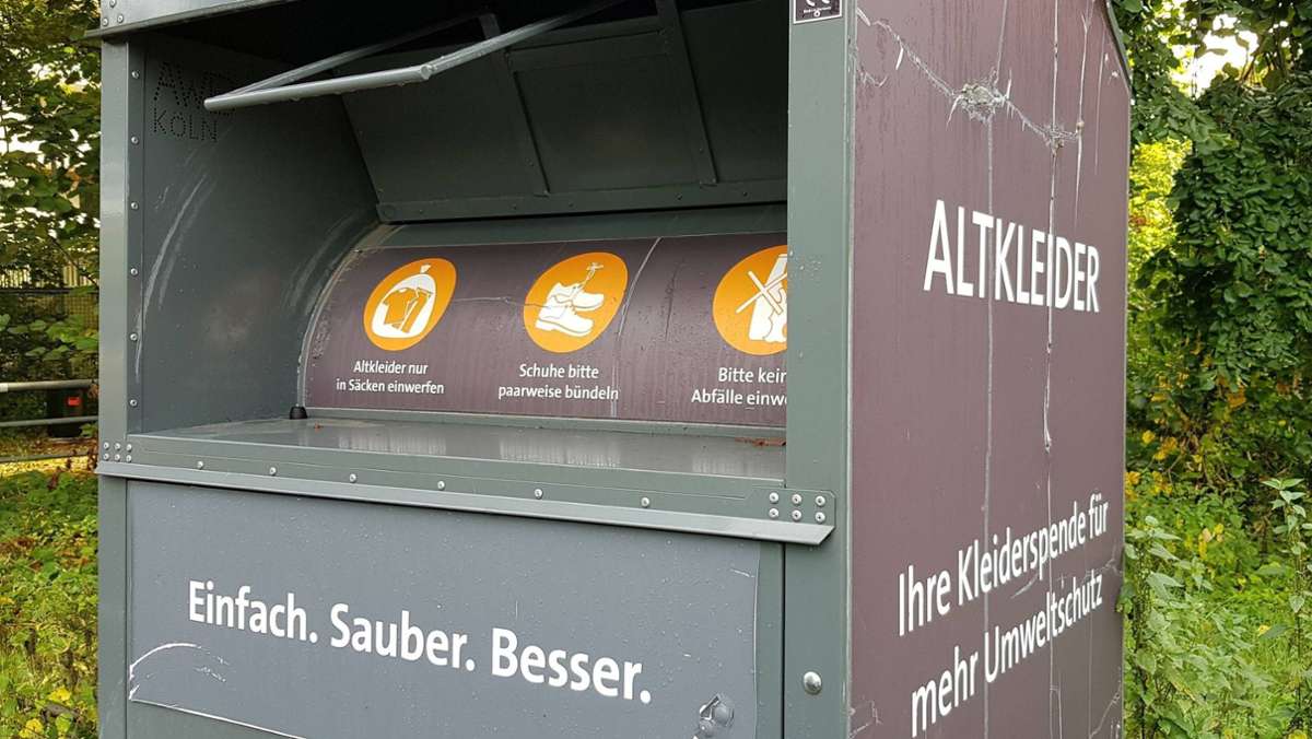 Esslingen: Polizei erwischt vier Altkleider-Diebe