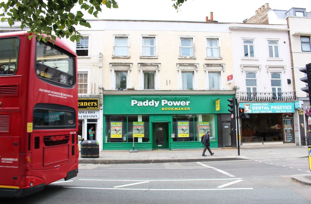 Ein Wettbüro des Wettanbieters Paddy Power nahe Westbourne Park in Londons (Großbritannien). Die Briten sind bekannt für ihren Hang zu ausgefallenen Wetten.