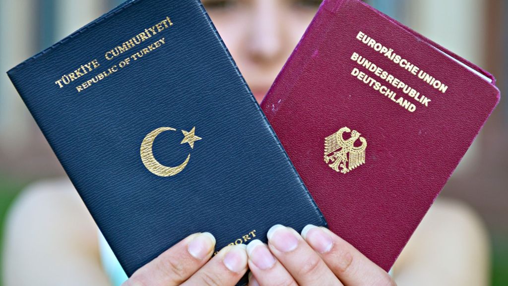 Doppelte Staatsbürgerschaft: Viele Eingebürgerte behalten ihren alten Pass