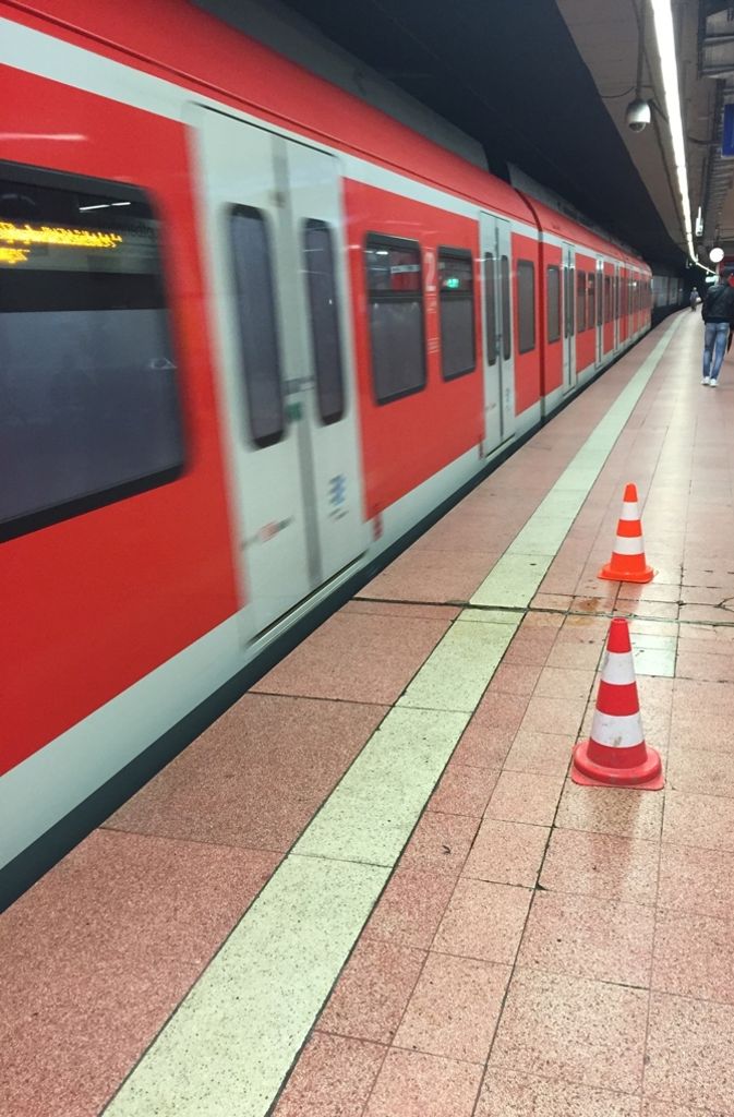 Auch am Stuttgarter Hauptbahnhof haben die Regengüsse wohl für Regen in der unterirdischen Haltestelle gesorgt.
