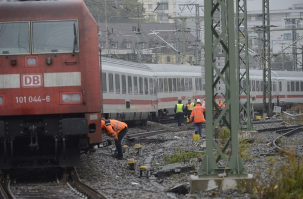 Nach drei Zugunfällen bleibt Gleis 10 am Stuttgarter Hauptbahnhof auf unbestimmte Zeit gesperrt.