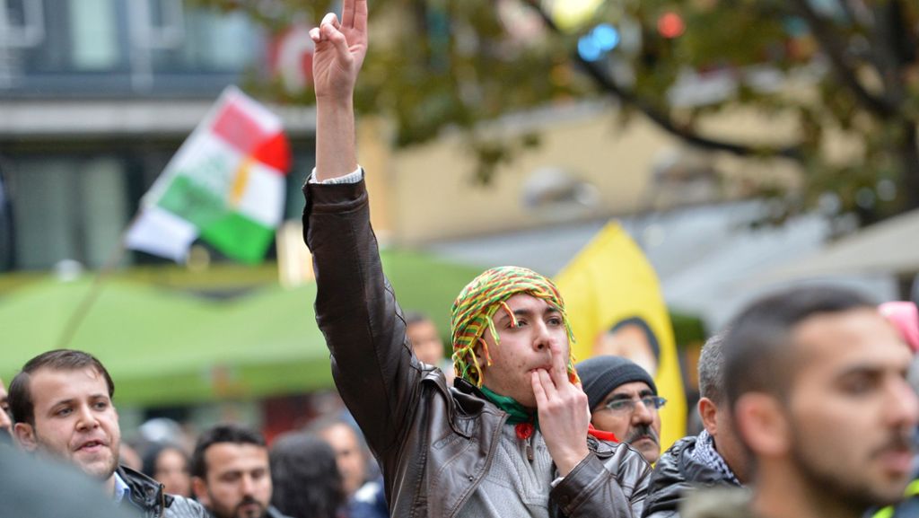 Proteste nach Festnahmen in Türkei: 2000 Demonstranten in Stuttgart gegen Erdogan
