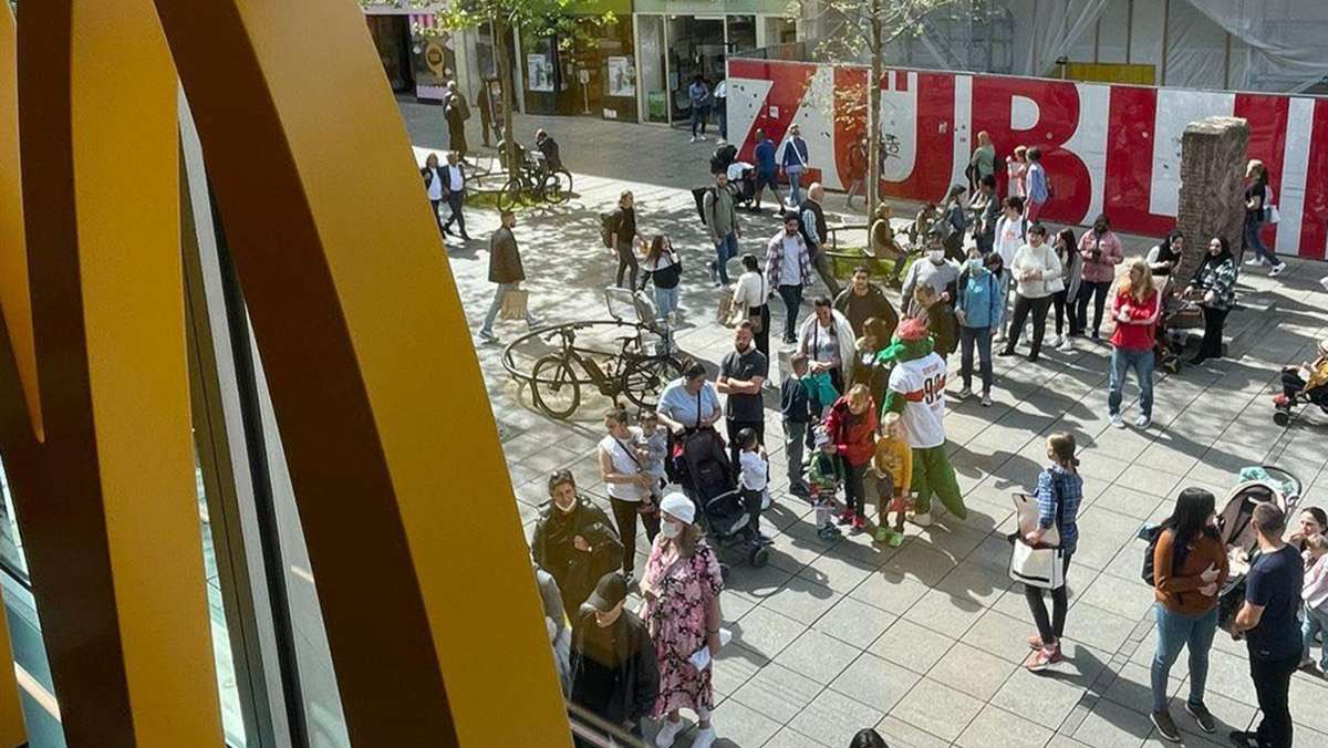 Eröffnung in Stuttgart: McDonald’s sorgt für eine  Schlange auf der Königstraße