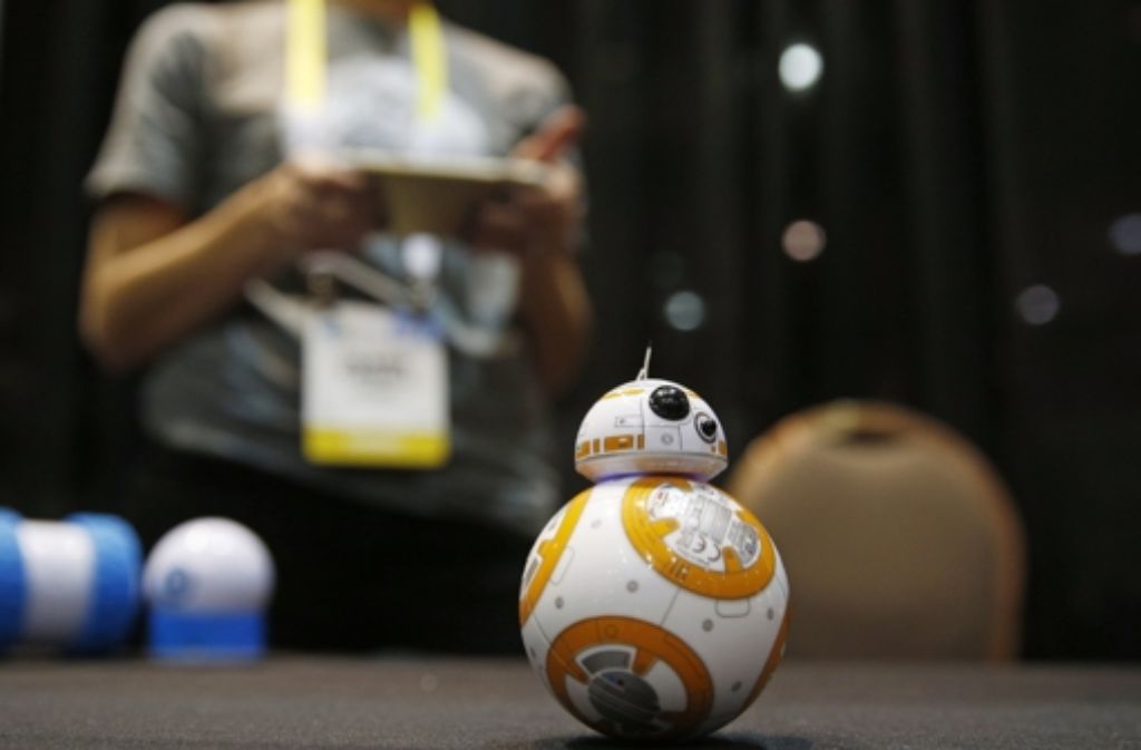 Der aus Star Wars bekannte Sphero BB-8 Android wird mit Hilfe einer App gesteuert.