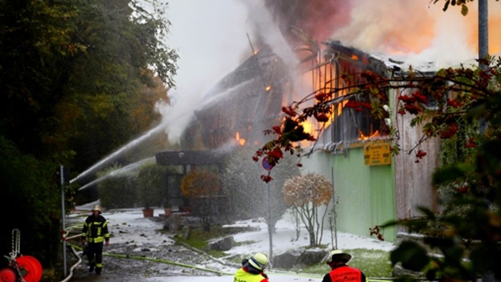 Großfeuer in Vaihingen: Feuer in Sauna zerstört die Sportinsel in Vaihingen