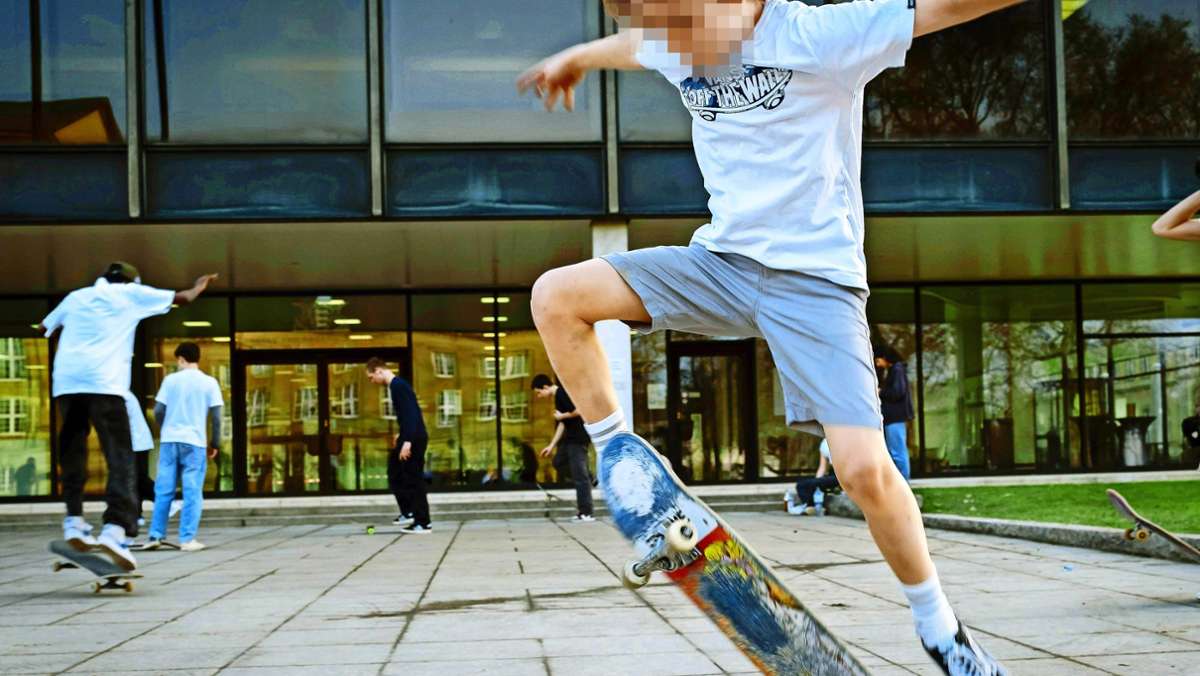 Abgeordneten-Protest: Kontroverse  um Skater vor dem Landtag