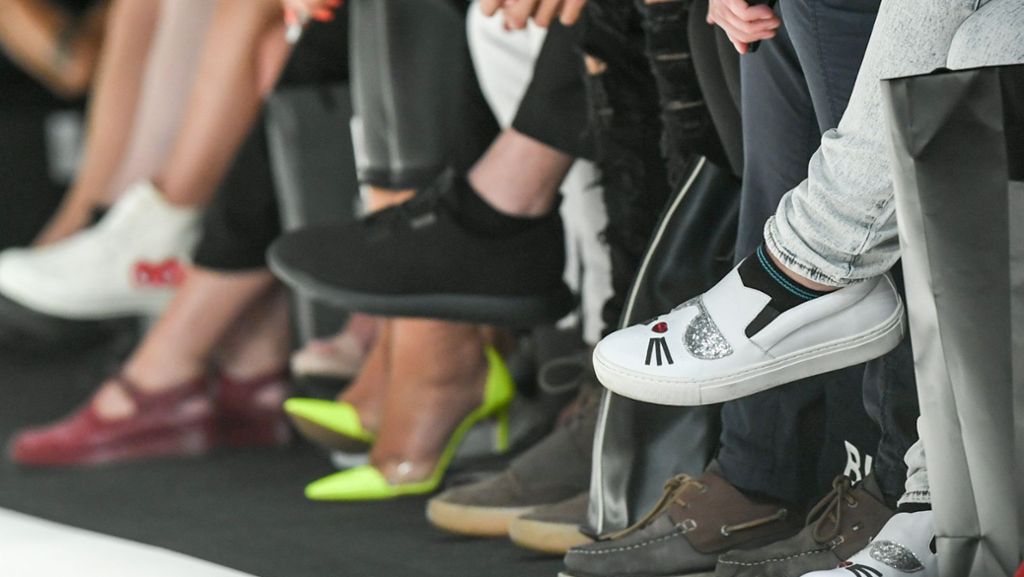 Fashion Week in Berlin: Sneaker-Boom: Bald Bundeskanzler in Freizeitschuhen?