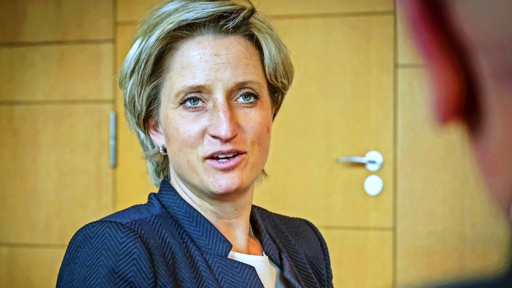 Wirtschaftsministerin Hoffmeister-Kraut: Verspäteter Rückzug aus Aufsichtsrat