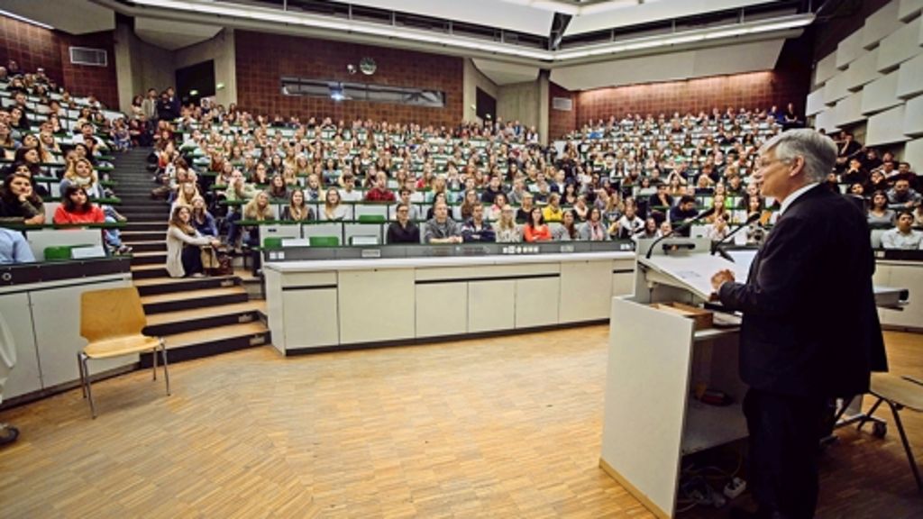 Uni Hohenheim begrüßt Studenten: Erstsemester drängen in Hörsäle