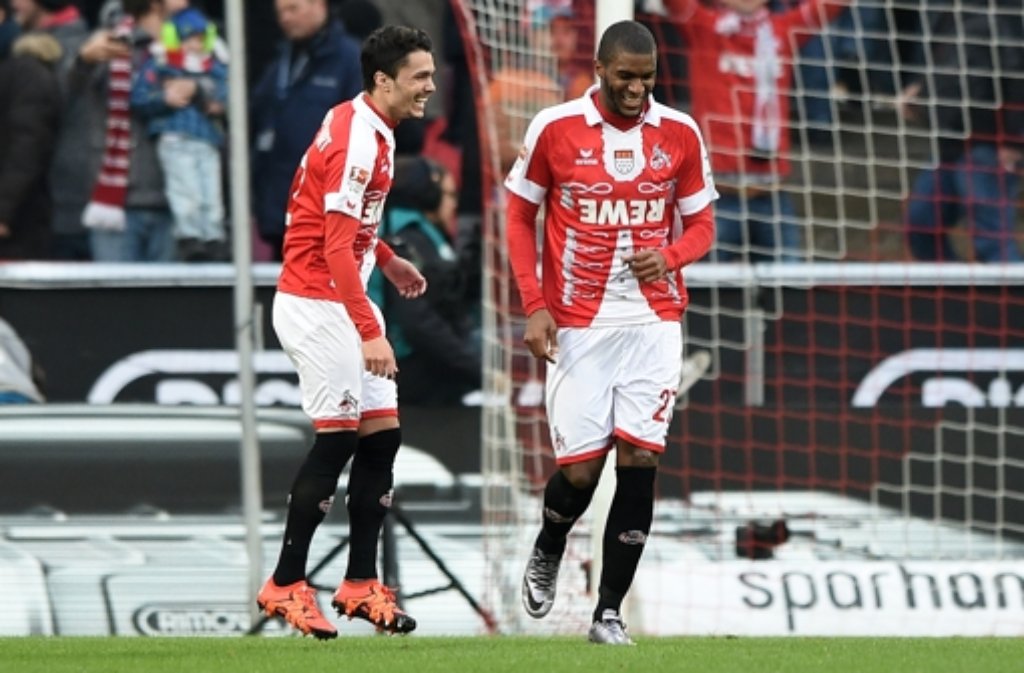 Anthony Modeste (rechts) feiert mit Leonardo Bittencourt seinen Treffer zum 1:0 für Köln.