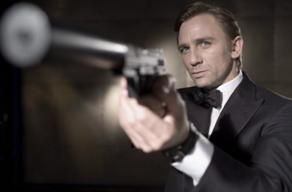 Timo Lackner: "Am Weltmännertag 2012 denke ich an Daniel Craig alias James Bond. Diese Rolle verkörpert alle Attribute, die das Idealbild des Mannes ausmachen. Selbstbewusst. Hart. Gebildet. Gutaussehend. Zugegeben ein ziemlich grob skizziertes Bild. Im Kino ist das Ganze ein Riesenspaß, glücklicherweise darf der moderne Mann etwas vielschichtiger sein..."