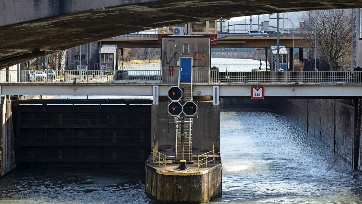 Verlängerung der Neckarschleusen: Hafenchefs machen  Druck