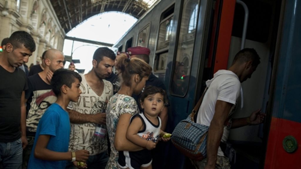Flüchtlinge in Ungarn: Polizei stoppt Zug Richtung Österreich