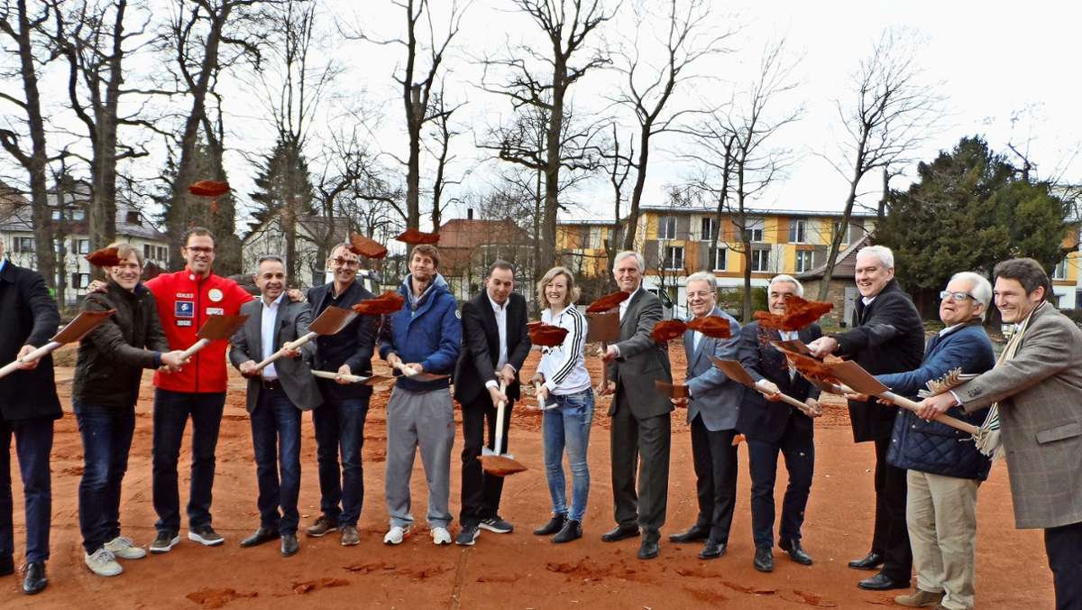 Stuttgart-Degerloch: Spatenstich für die  neue Tennishalle des TEC Waldau